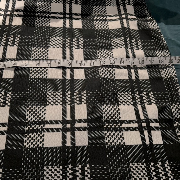 NWOT Boohoo stretch pencil skirt - Picture 3 of 4